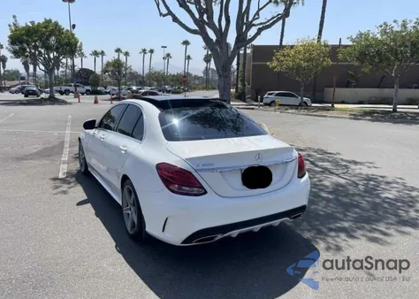 2015 Mercedes-Benz C 300 из США, поврежденный, VIN 55SWF4JB5FU092778